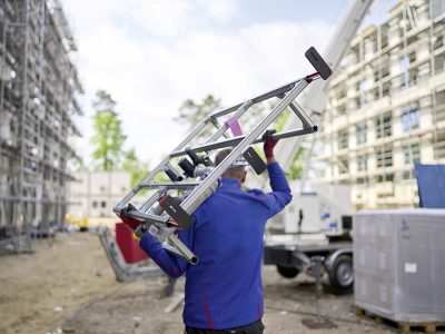 Modulares Bauen mit vorgefertigten Sanitärwänden und -schächten