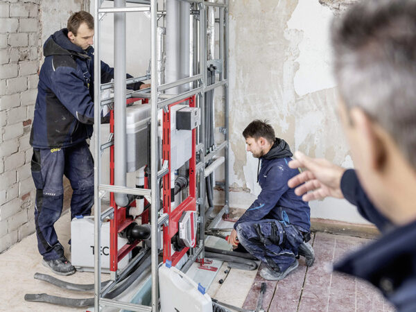 TECE: Sanierung mit Frischwasserstationen und seriell vorgefertigten Installationswänden