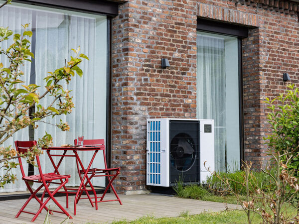 Mitsubishi: Monoblock-Wärmepumpe für Neubau und Bestand