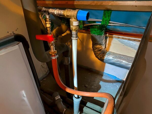 Aus Fehlern lernen: Der Anschluss eines stehenden Trinkwasserspeichers